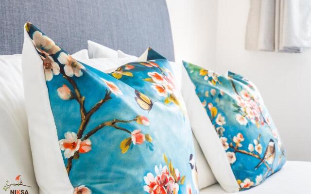 NIKSA Serviced Accommodation - 3 bedroom house