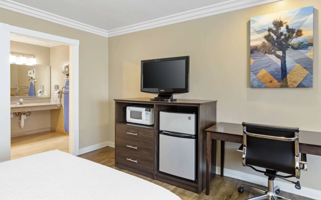Best Western China Lake Inn