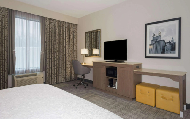 Hampton Inn & Suites Minneapolis University Area