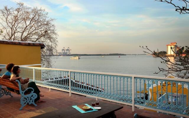 Waterfront Granary A Museum Hotel