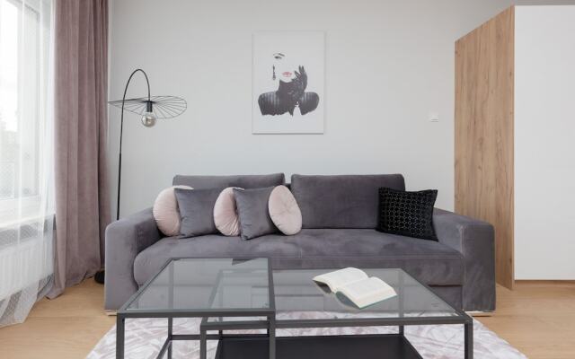 Warsaw Apartment With Parking by Renters