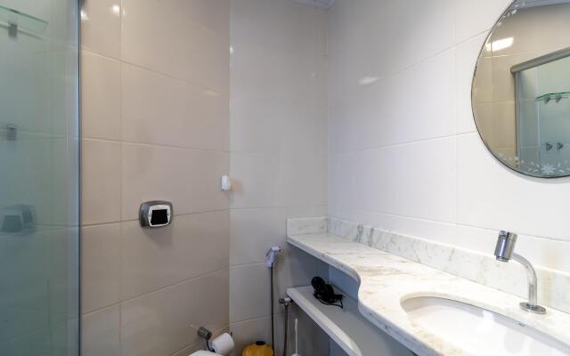 Lindo apto com churrasqueira a 100m do mar EAB0201