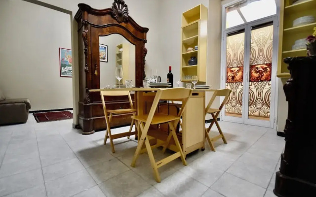 De Angelis Central House