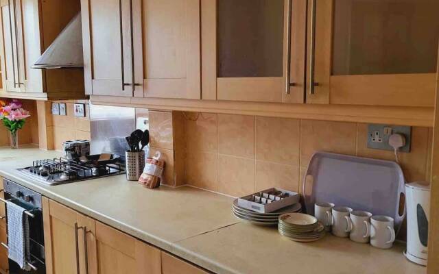 Room in House - Modern Double Room In City Centre