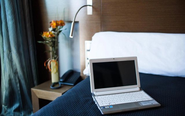 Hotel Tach Madrid Airport