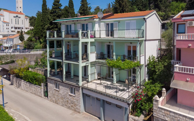 Apartments & rooms Leon