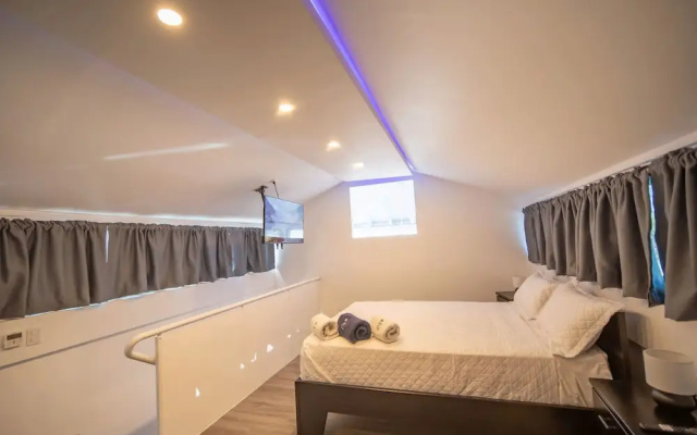 3BR Luxury Penthouse, 300m From Beach!