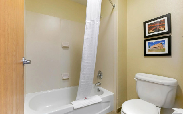 Comfort Inn & Suites Near University of Wyoming