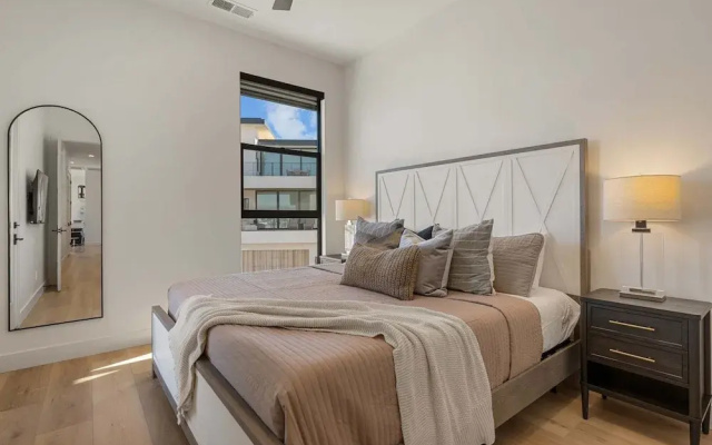 Pickleball Penthouse 10 Bedroom Home