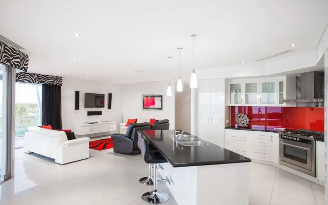 Spinnakers Apartments