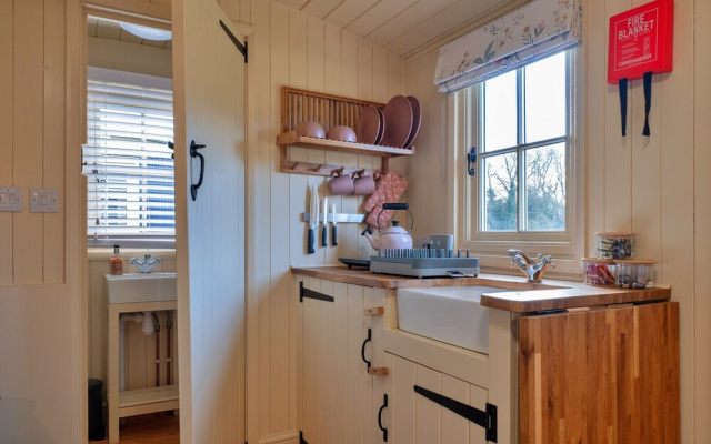 Glamping in Northamptonshire Near Cotswolds