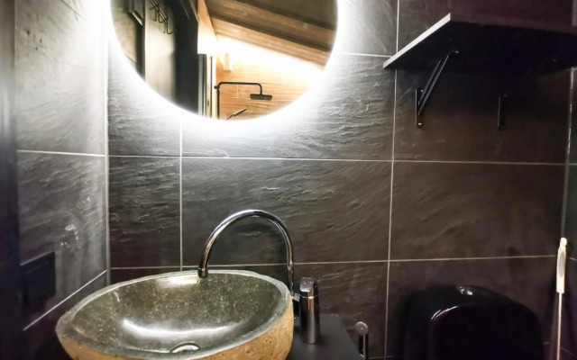 Glass Igloos by the water - Lasisviitit