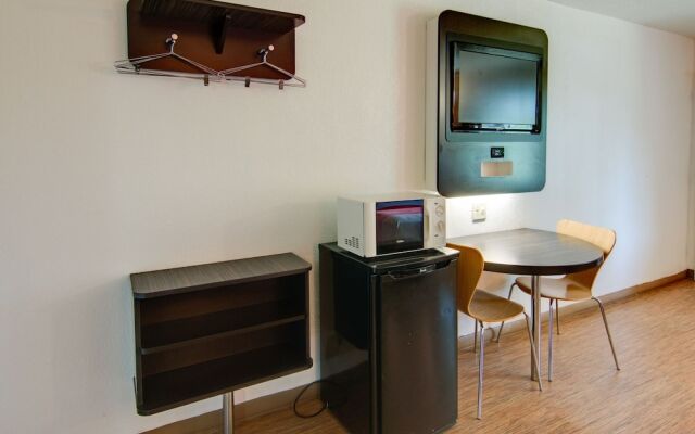 Executive Inn & Suites