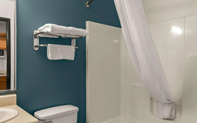 WoodSpring Suites Evansville East
