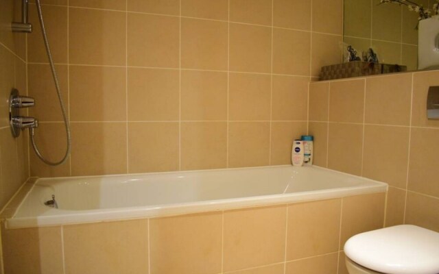 2 Bedroom Flat Sleeps 4 in Balham
