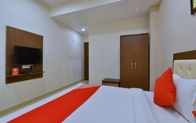 Crown Club by OYO Rooms