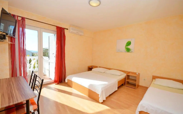 Apartment and Rooms Ivana