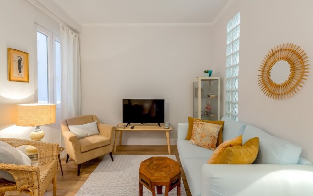 Baixa 3 Bedrooms Apartment With Patio And Free Pick Up By Timecooler