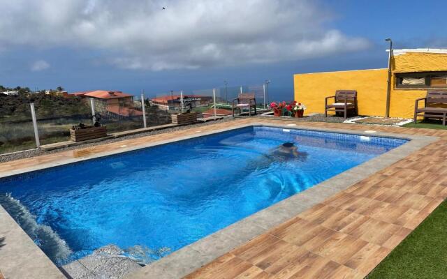 Con Piscina, Vistas, WiFi, AC y Calefacción