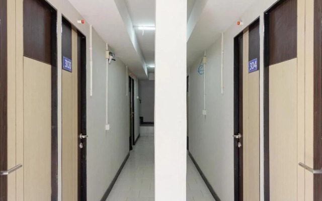 OYO 737 Kamar Keluarga Mahkota 8