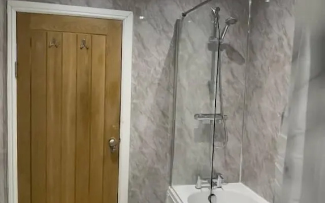 Cosy 3-bed House in Birmingham With Free Parking