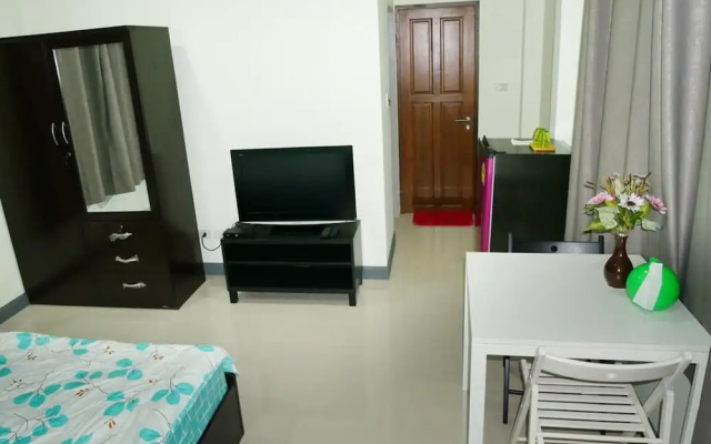 Bann Romyen Klang Dong