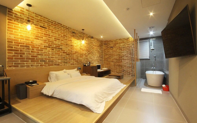 Changwon Jinhae Yongwon Hotel VIN