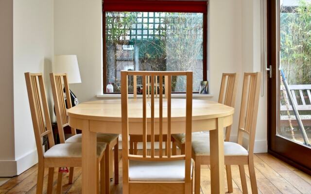 Spacious 3 Bedroom House in Ballsbridge