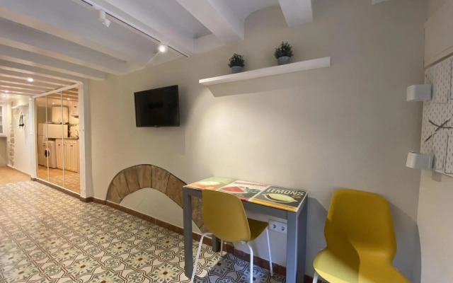 TH143 Studio Old Town