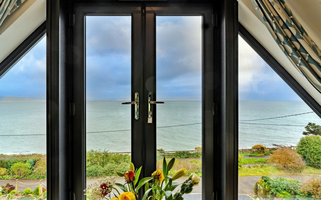 Beach House Overlooking Mount's Bay, No Deposit