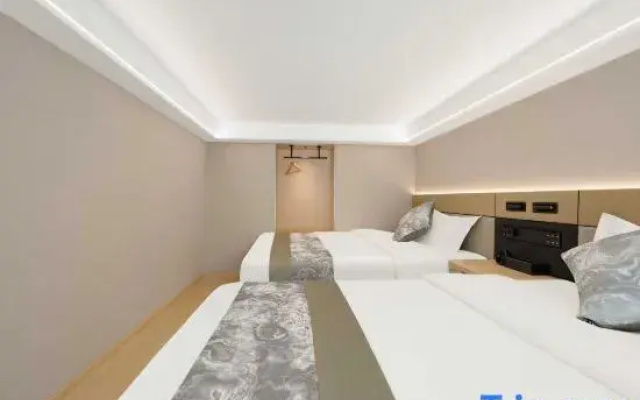 Kunming Greenman Hotel (Guangfu Road Wujiaba Subway Station)