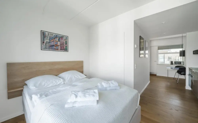 Beautiful Studio w Balcony