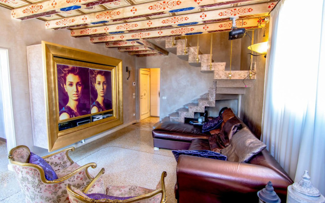 Opera Luxury Apartment