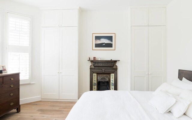 Spacious And Stylish 3BR Apartment Near Paddington.