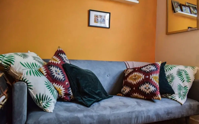 Stylish 3 Bedroom Home With Roof Terrace