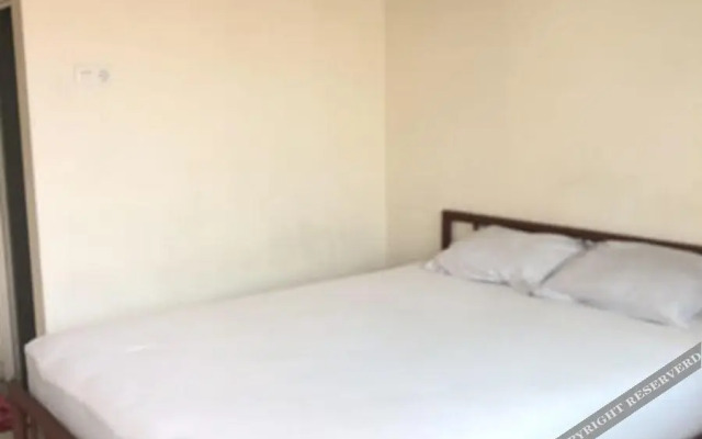 Simple Room at Kost Harian 45