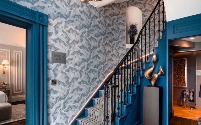 No.4 Carlton Hotel