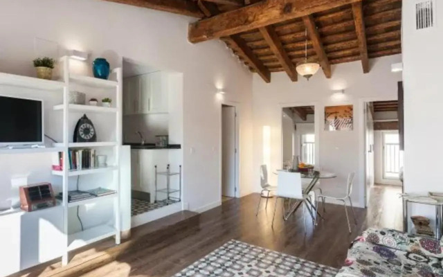 Center-2Br, 2Ba-Attic-Terrace,View, Wi-Fi, A/C