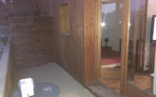 Skis Aux Pieds Station 1800 Dame Blanche