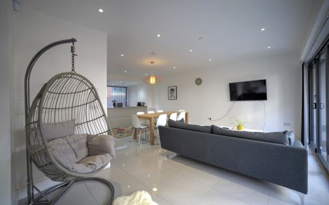 Modern 4 Bed Manchester Town House