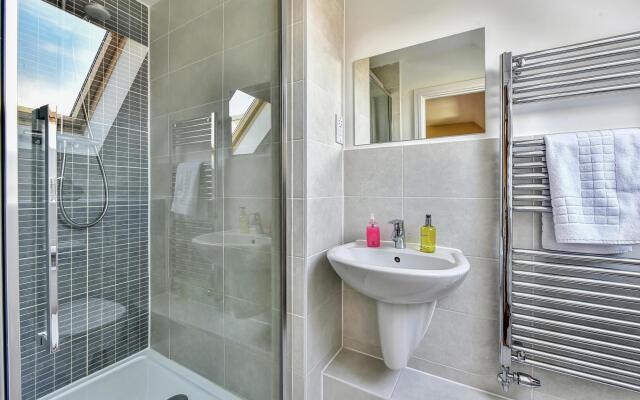 London Heathrow Living Holywell Serviced House C