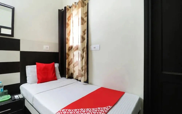 Royal Guest House by OYO Rooms