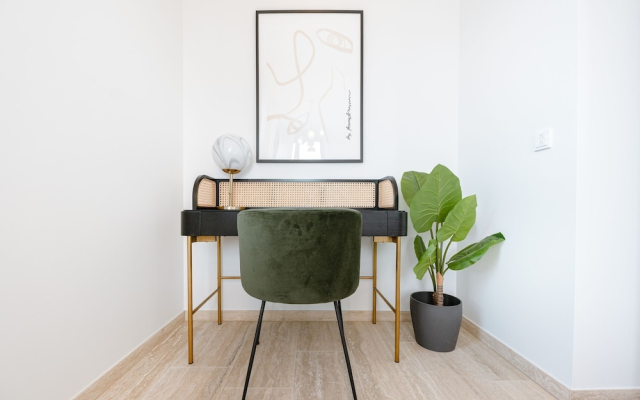 Inviting 2BR Apt in Ville Haute District
