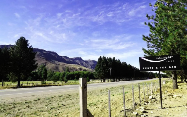 Paralelo 42° Lodge