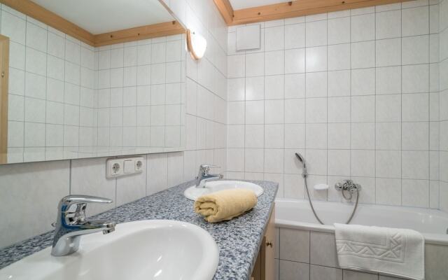 Sunny Apartment in Leogang Near Ski Lift