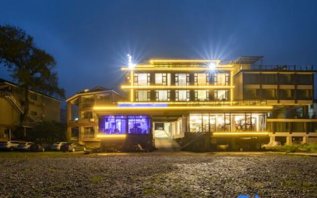 Gouhuo Shanzhuang Xipan Xingkong Yongchi Family Vacation Homestay (Yueliangwan Jingqu)