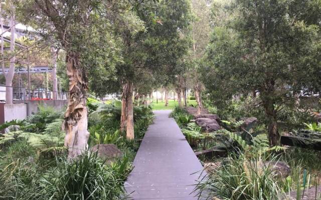 Luxurious 3 Bedroom Apartment With Parking Near CBD
