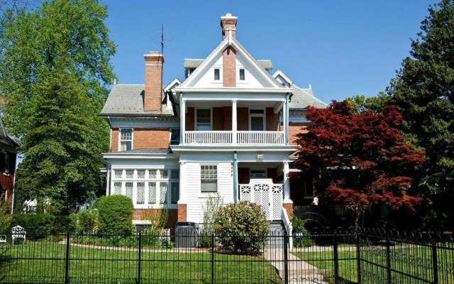 The Albanus Phillips Inn