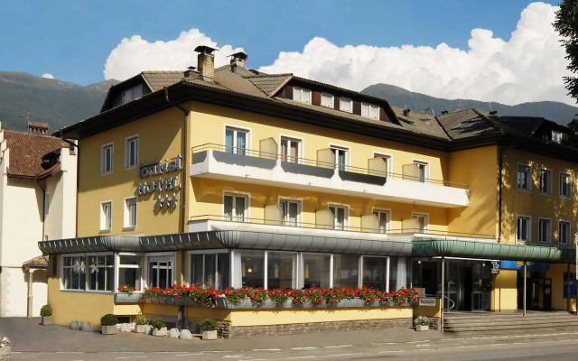 Tourist Hotel