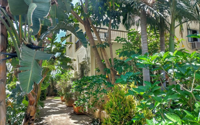 Constantaras Apartments